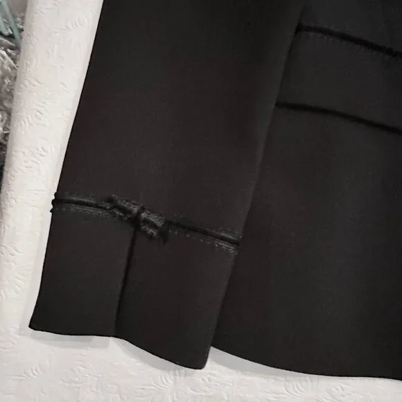 Tahari Wms Black fully lined 2 piece Pants Suit size 8 - Picture 11 of 14